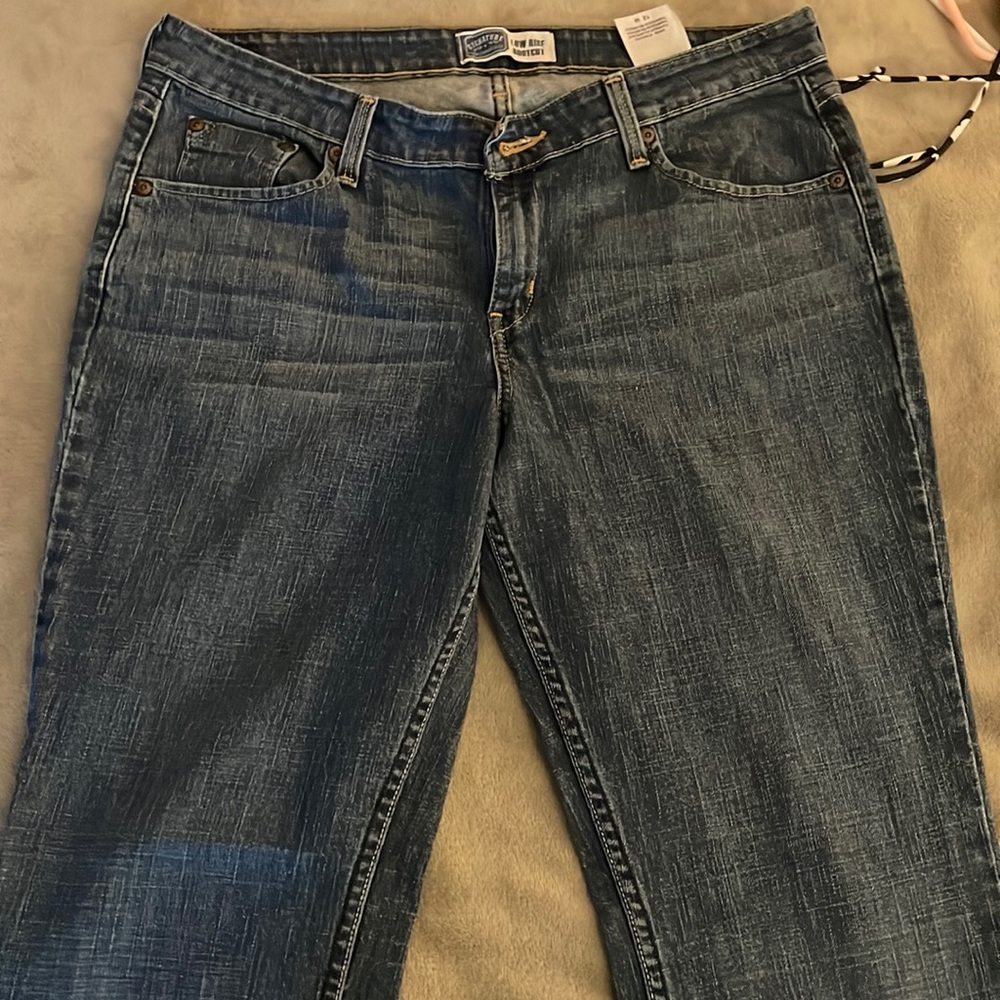 Low Rise Signature Levi boot cut size 12